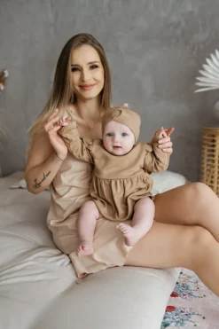 Body z sukienką dla niemowlaka Kawa - Dolce Sonno