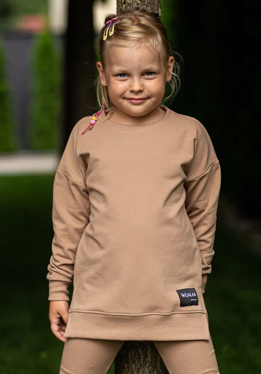 Długa bluza dla dzieci z dłuższym tyłem Little Ana/Kawa - Wualaa by dolce sonno