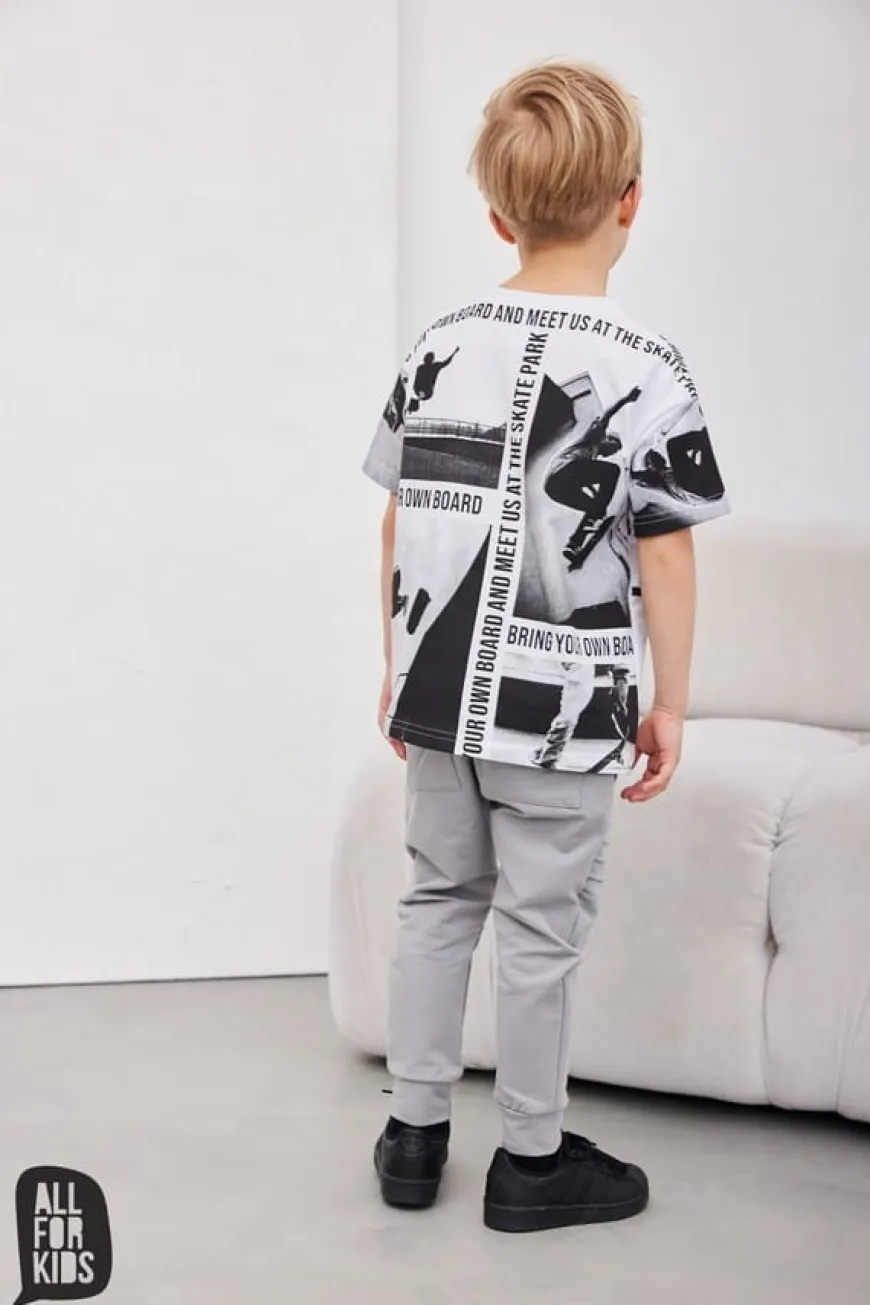 T-shirt chłopięcy z motywem skate parku - idealny dla miłośników deskorolek - All for Kids
